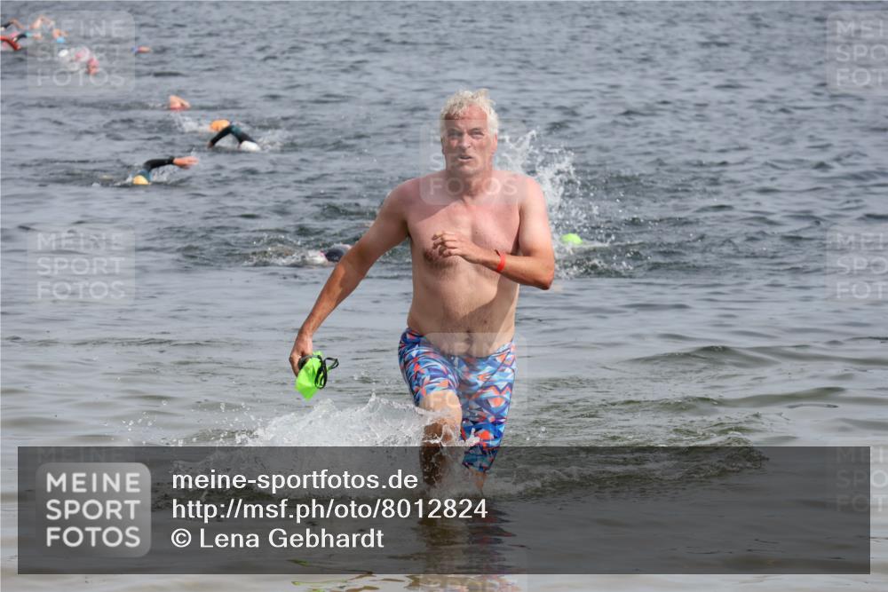 15.06.2025 - 27. Vierlanden-Triathlon Lena Gebhardt http://msf.ph/oto/8012824 15.06.2025 10:13:24 Schwimmen 623 meine-sportfotos.de