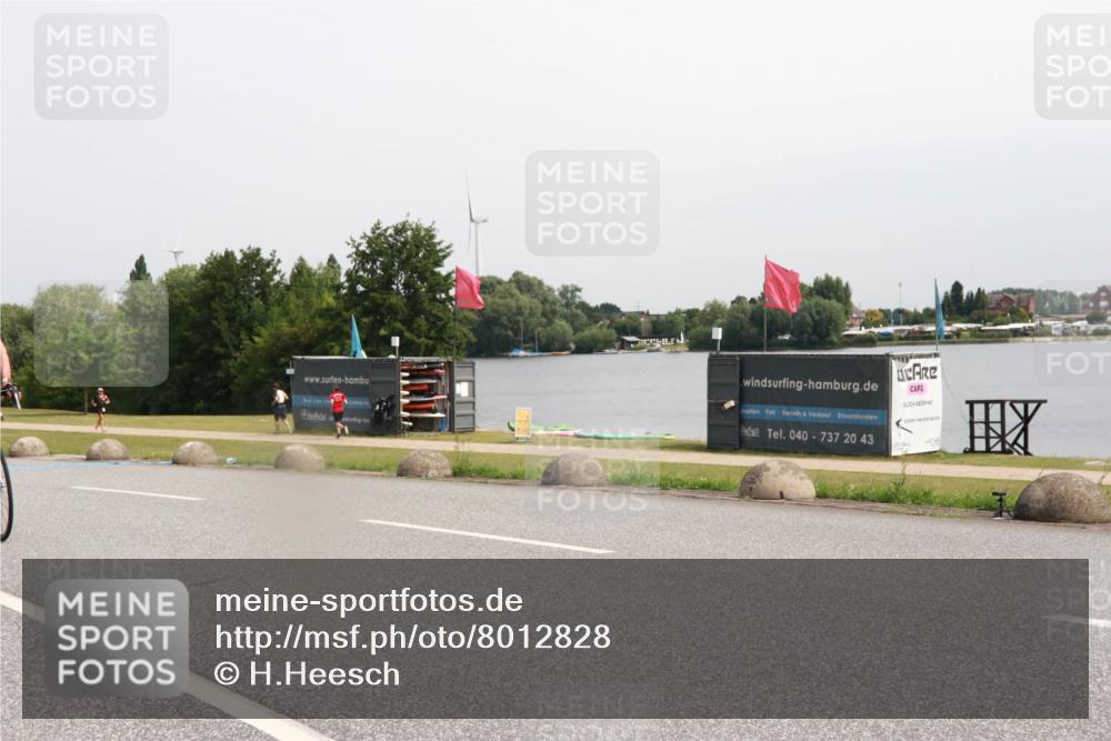 15.06.2025 - 27. Vierlanden-Triathlon H.Heesch http://msf.ph/oto/8012828 15.06.2025 11:08:43 Radfahren 163, 495, 581, 619 meine-sportfotos.de