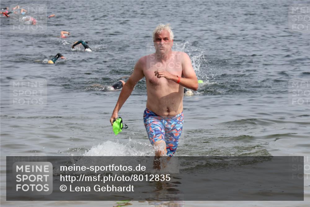 15.06.2025 - 27. Vierlanden-Triathlon Lena Gebhardt http://msf.ph/oto/8012835 15.06.2025 10:13:24 Schwimmen 623 meine-sportfotos.de