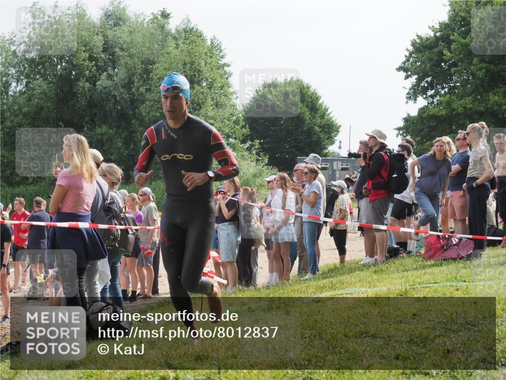 15.06.2025 - 27. Vierlanden-Triathlon KatJ http://msf.ph/oto/8012837 15.06.2025 10:14:28 Schwimmen 482, 565, 618 meine-sportfotos.de