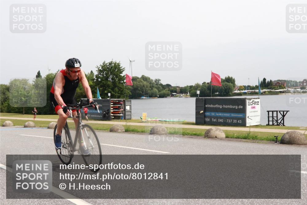 15.06.2025 - 27. Vierlanden-Triathlon H.Heesch http://msf.ph/oto/8012841 15.06.2025 11:08:44 Radfahren 163, 495, 581, 619 meine-sportfotos.de