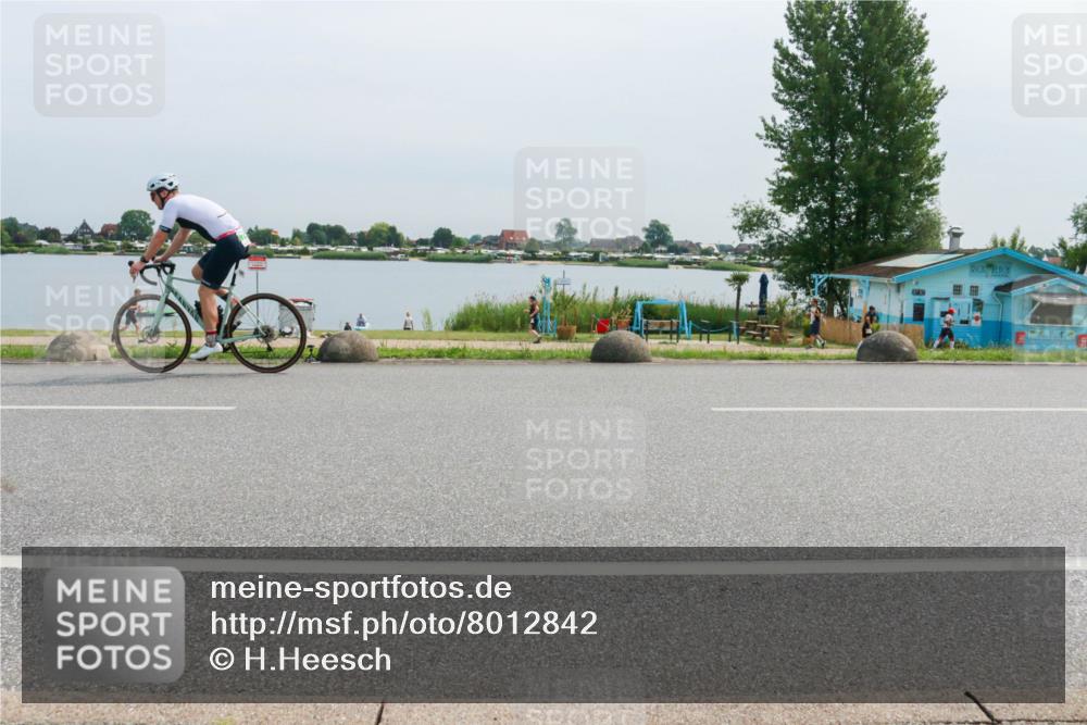 15.06.2025 - 27. Vierlanden-Triathlon H.Heesch http://msf.ph/oto/8012842 15.06.2025 11:08:16 Radfahren 191, 295, 743 meine-sportfotos.de