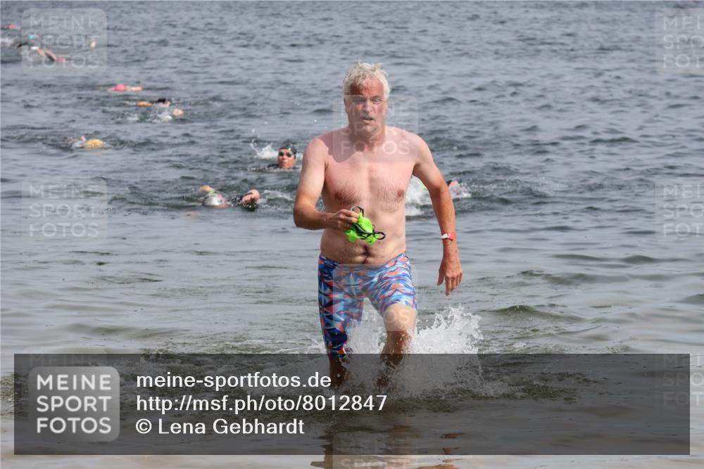 15.06.2025 - 27. Vierlanden-Triathlon Lena Gebhardt http://msf.ph/oto/8012847 15.06.2025 10:13:24 Schwimmen 623 meine-sportfotos.de