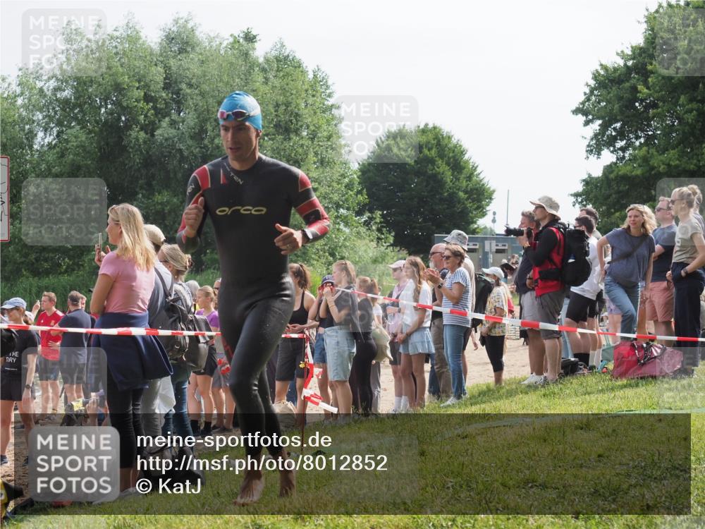 15.06.2025 - 27. Vierlanden-Triathlon KatJ http://msf.ph/oto/8012852 15.06.2025 10:14:28 Schwimmen 482, 565, 618 meine-sportfotos.de