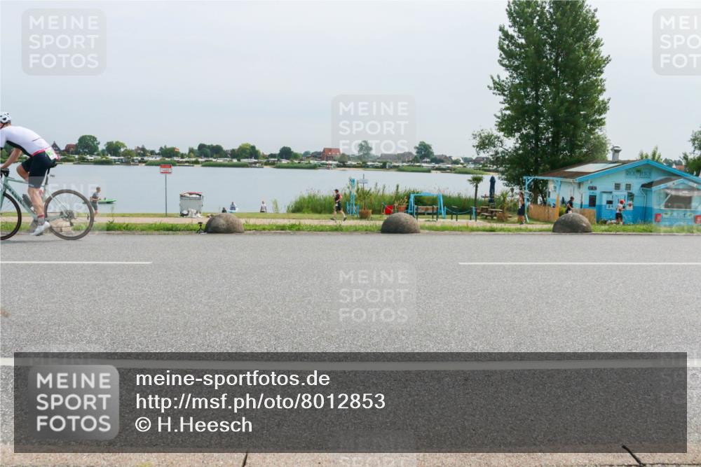 15.06.2025 - 27. Vierlanden-Triathlon H.Heesch http://msf.ph/oto/8012853 15.06.2025 11:08:16 Radfahren 191, 295, 743 meine-sportfotos.de