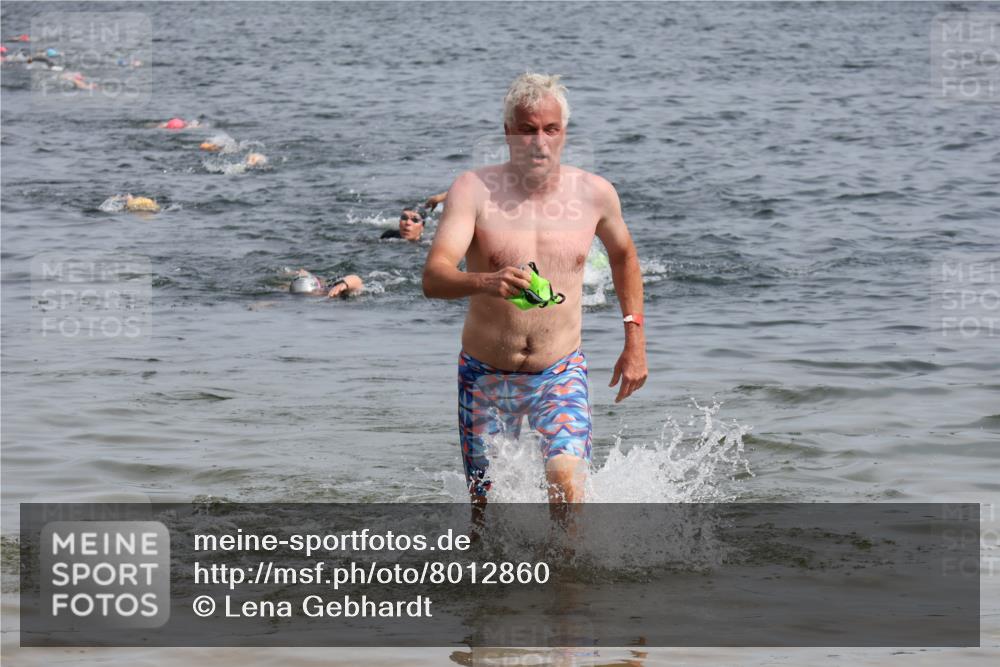 15.06.2025 - 27. Vierlanden-Triathlon Lena Gebhardt http://msf.ph/oto/8012860 15.06.2025 10:13:24 Schwimmen 623 meine-sportfotos.de