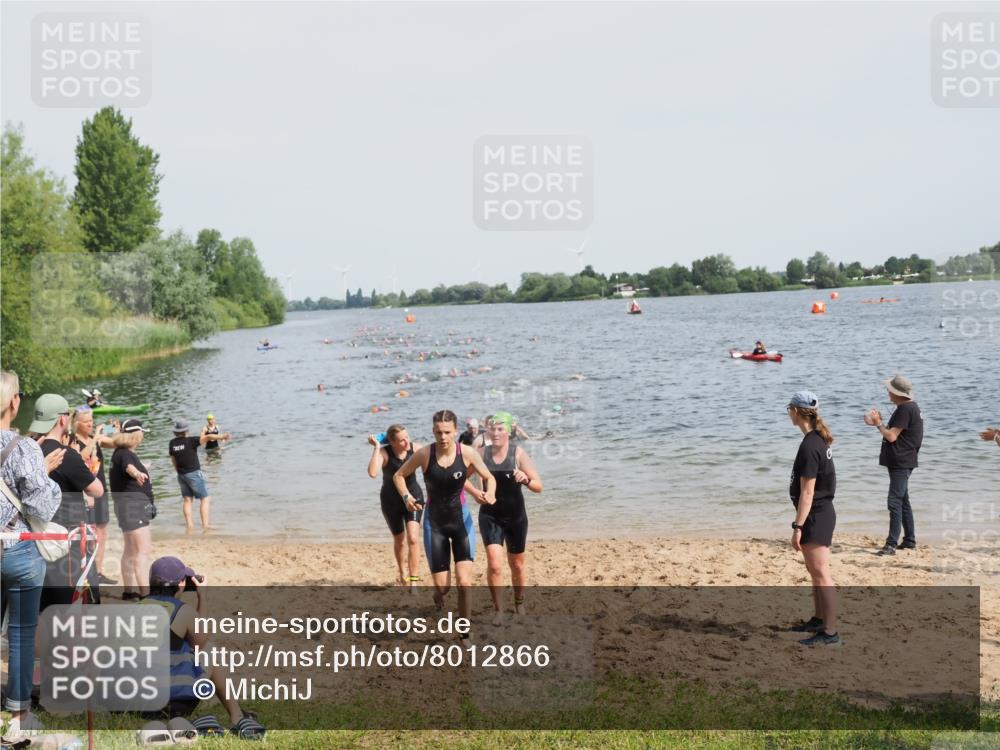 21.06.2025 - 27. Vierlanden-Triathlon MichiJ http://msf.ph/oto/8012866 15.06.2026 10:15:10 Schwimmen 480, 507, 528, 555, 587, 597, 635 meine-sportfotos.de