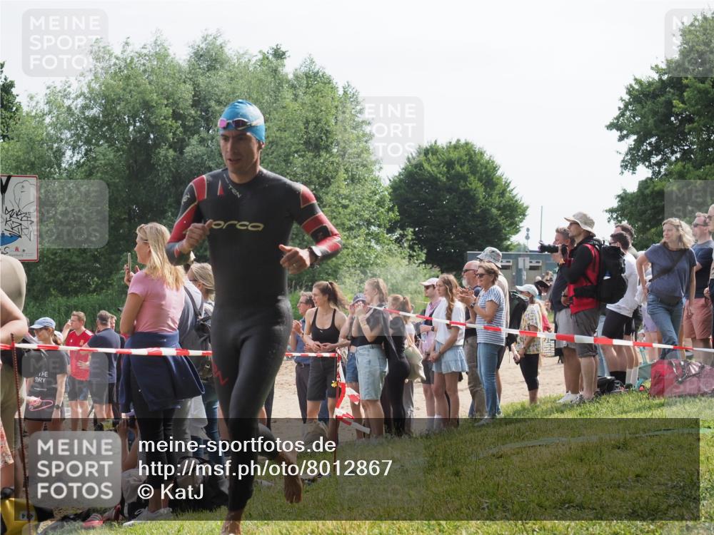 15.06.2025 - 27. Vierlanden-Triathlon KatJ http://msf.ph/oto/8012867 15.06.2025 10:14:28 Schwimmen 482, 565, 618 meine-sportfotos.de