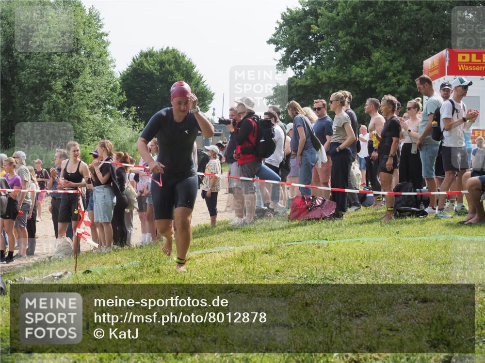 15.06.2025 - 27. Vierlanden-Triathlon KatJ http://msf.ph/oto/8012878 15.06.2025 10:14:31 Schwimmen 482, 565, 615, 618 meine-sportfotos.de