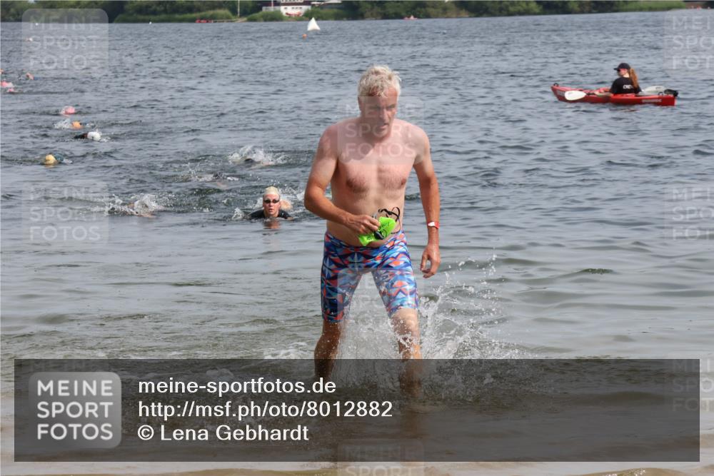 15.06.2025 - 27. Vierlanden-Triathlon Lena Gebhardt http://msf.ph/oto/8012882 15.06.2025 10:13:25 Schwimmen 623 meine-sportfotos.de