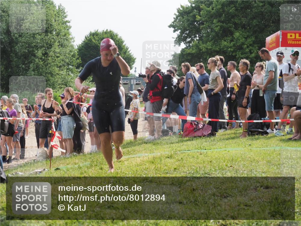 15.06.2025 - 27. Vierlanden-Triathlon KatJ http://msf.ph/oto/8012894 15.06.2025 10:14:32 Schwimmen 482, 565, 615, 618 meine-sportfotos.de