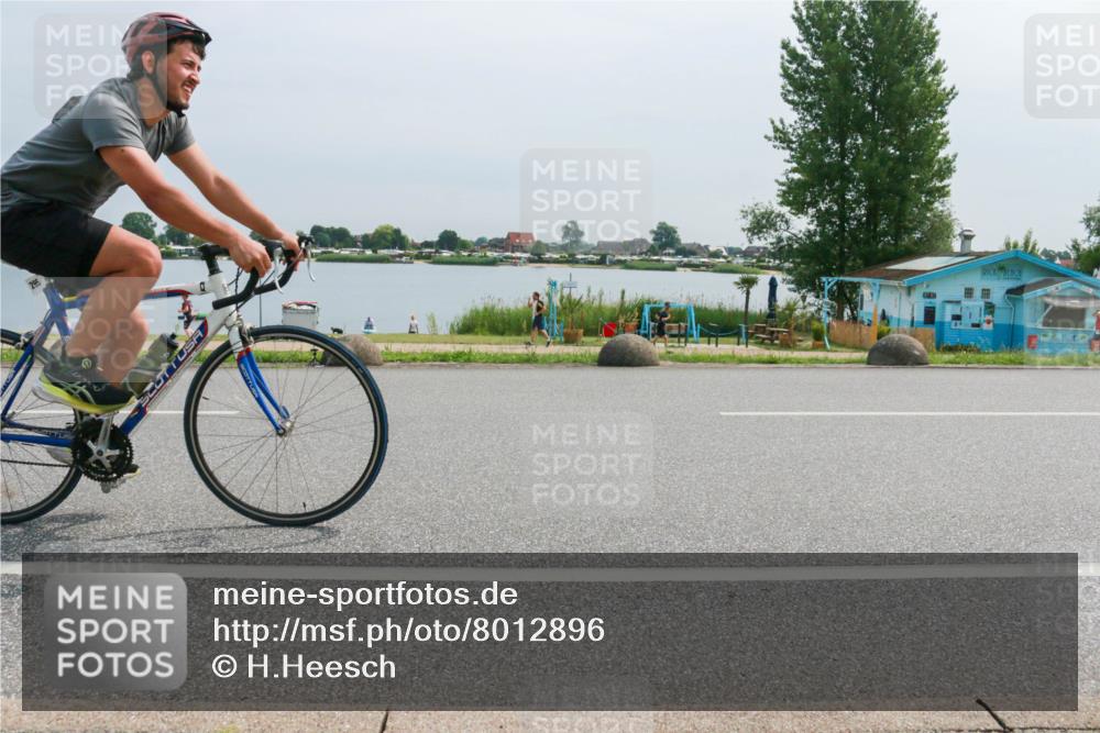 15.06.2025 - 27. Vierlanden-Triathlon H.Heesch http://msf.ph/oto/8012896 15.06.2025 11:08:20 Radfahren 191, 295, 743 meine-sportfotos.de