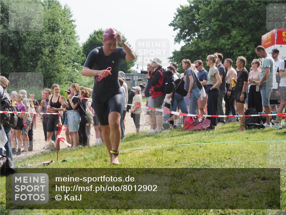 15.06.2025 - 27. Vierlanden-Triathlon KatJ http://msf.ph/oto/8012902 15.06.2025 10:14:32 Schwimmen 482, 565, 615, 618 meine-sportfotos.de