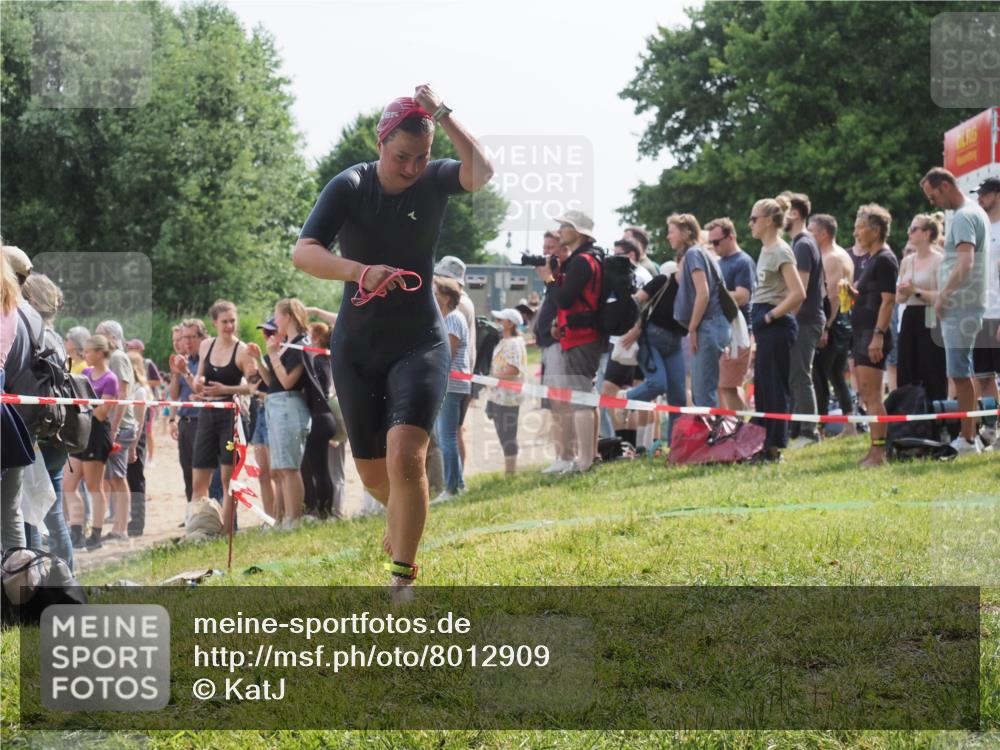 15.06.2025 - 27. Vierlanden-Triathlon KatJ http://msf.ph/oto/8012909 15.06.2025 10:14:32 Schwimmen 482, 565, 615, 618 meine-sportfotos.de