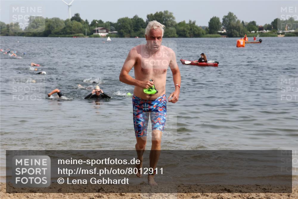 15.06.2025 - 27. Vierlanden-Triathlon Lena Gebhardt http://msf.ph/oto/8012911 15.06.2025 10:13:27 Schwimmen 623 meine-sportfotos.de