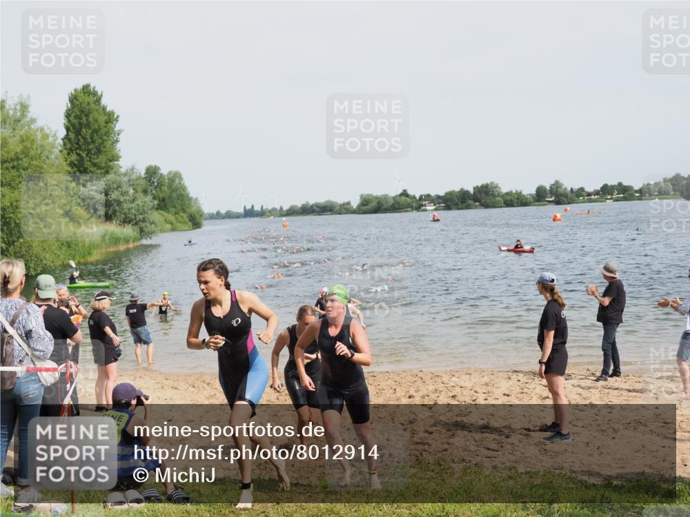 21.06.2025 - 27. Vierlanden-Triathlon MichiJ http://msf.ph/oto/8012914 15.06.2026 10:15:11 Schwimmen 480, 507, 555, 587, 597, 635 meine-sportfotos.de