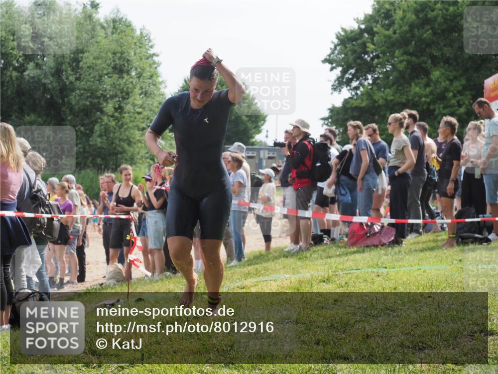 15.06.2025 - 27. Vierlanden-Triathlon KatJ http://msf.ph/oto/8012916 15.06.2025 10:14:32 Schwimmen 482, 565, 615, 618 meine-sportfotos.de