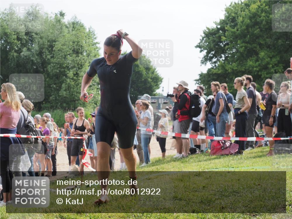 15.06.2025 - 27. Vierlanden-Triathlon KatJ http://msf.ph/oto/8012922 15.06.2025 10:14:32 Schwimmen 482, 565, 615, 618 meine-sportfotos.de