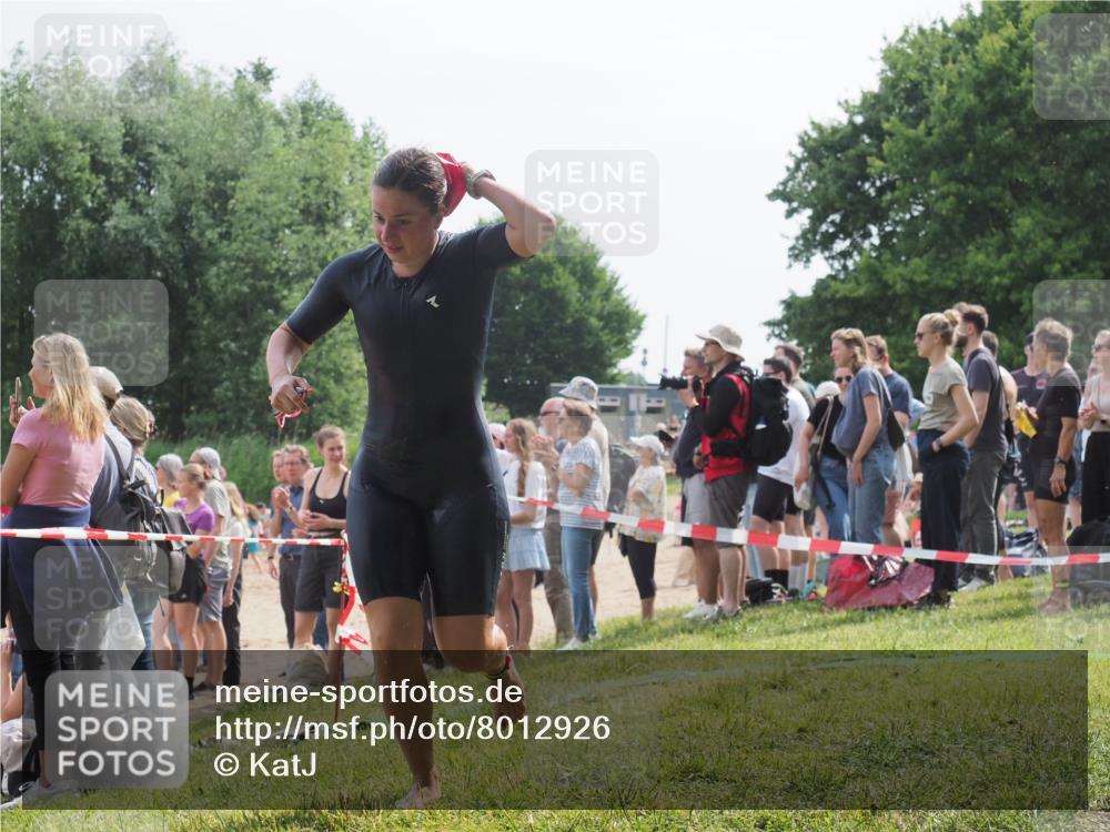 15.06.2025 - 27. Vierlanden-Triathlon KatJ http://msf.ph/oto/8012926 15.06.2025 10:14:32 Schwimmen 482, 565, 615, 618 meine-sportfotos.de