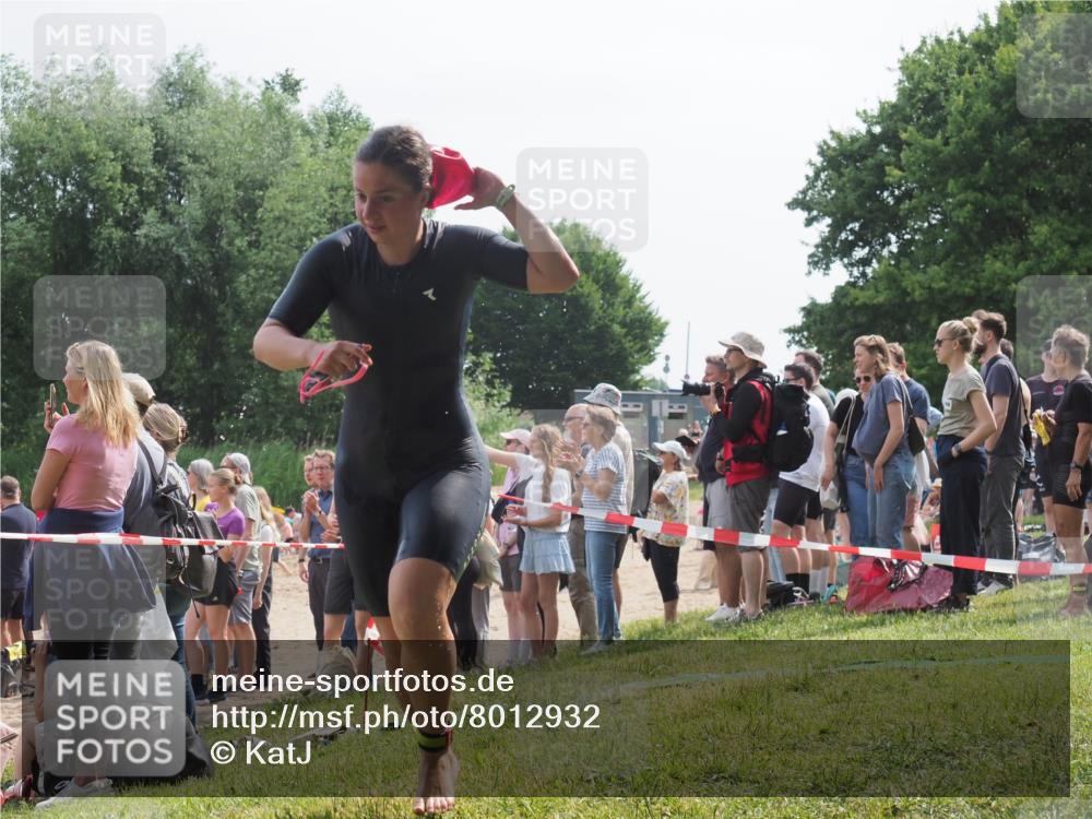 15.06.2025 - 27. Vierlanden-Triathlon KatJ http://msf.ph/oto/8012932 15.06.2025 10:14:32 Schwimmen 482, 565, 615, 618 meine-sportfotos.de