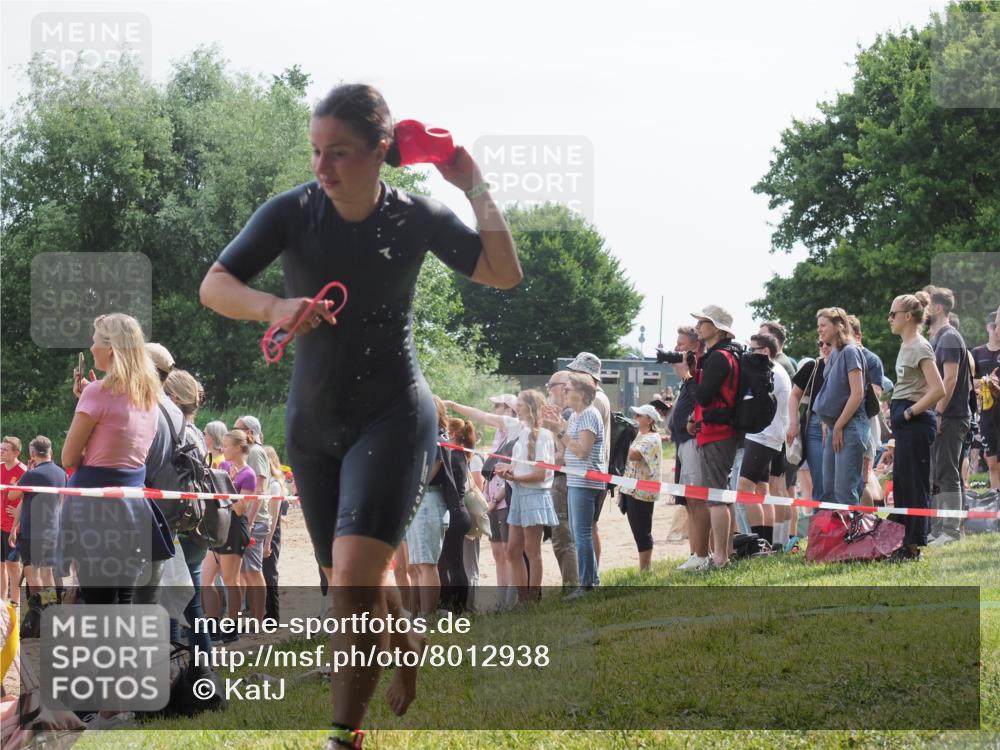 15.06.2025 - 27. Vierlanden-Triathlon KatJ http://msf.ph/oto/8012938 15.06.2025 10:14:33 Schwimmen 482, 565, 615, 618 meine-sportfotos.de
