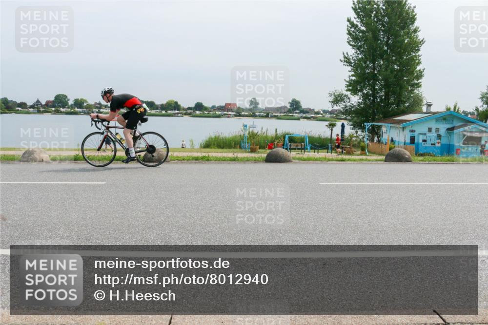 15.06.2025 - 27. Vierlanden-Triathlon H.Heesch http://msf.ph/oto/8012940 15.06.2025 11:08:25 Radfahren 662, 738 meine-sportfotos.de