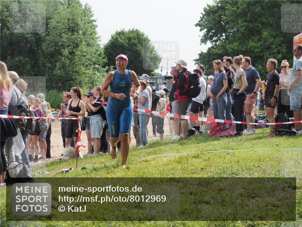 15.06.2025 - 27. Vierlanden-Triathlon KatJ http://msf.ph/oto/8012969 15.06.2025 10:14:38 Schwimmen 565, 609, 615 meine-sportfotos.de