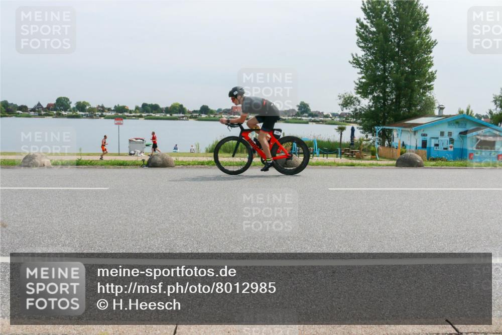 15.06.2025 - 27. Vierlanden-Triathlon H.Heesch http://msf.ph/oto/8012985 15.06.2025 11:08:30 Radfahren 722, 727, 738 meine-sportfotos.de