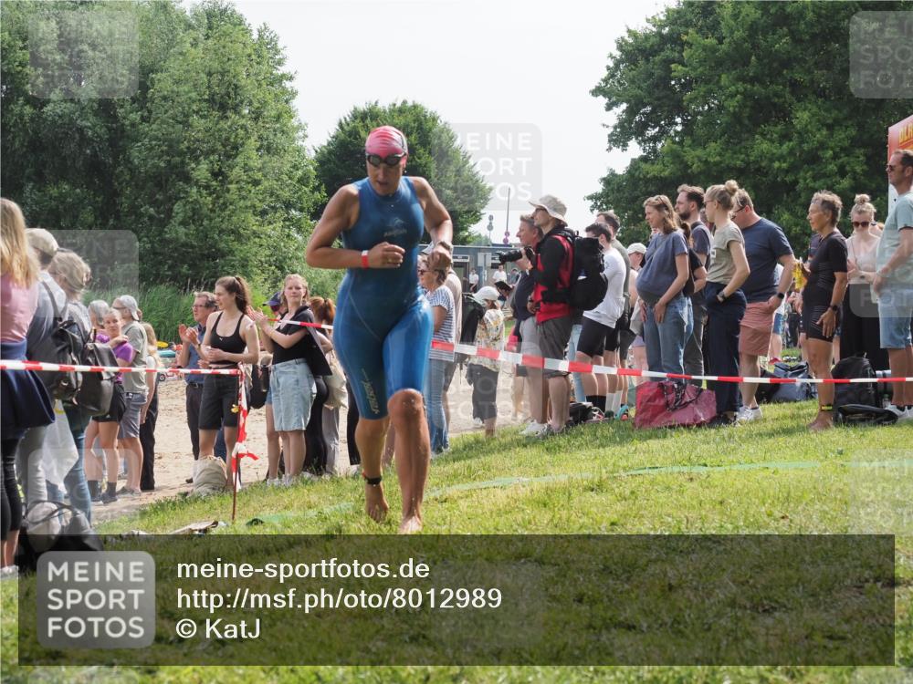 15.06.2025 - 27. Vierlanden-Triathlon KatJ http://msf.ph/oto/8012989 15.06.2025 10:14:38 Schwimmen 565, 609, 615 meine-sportfotos.de