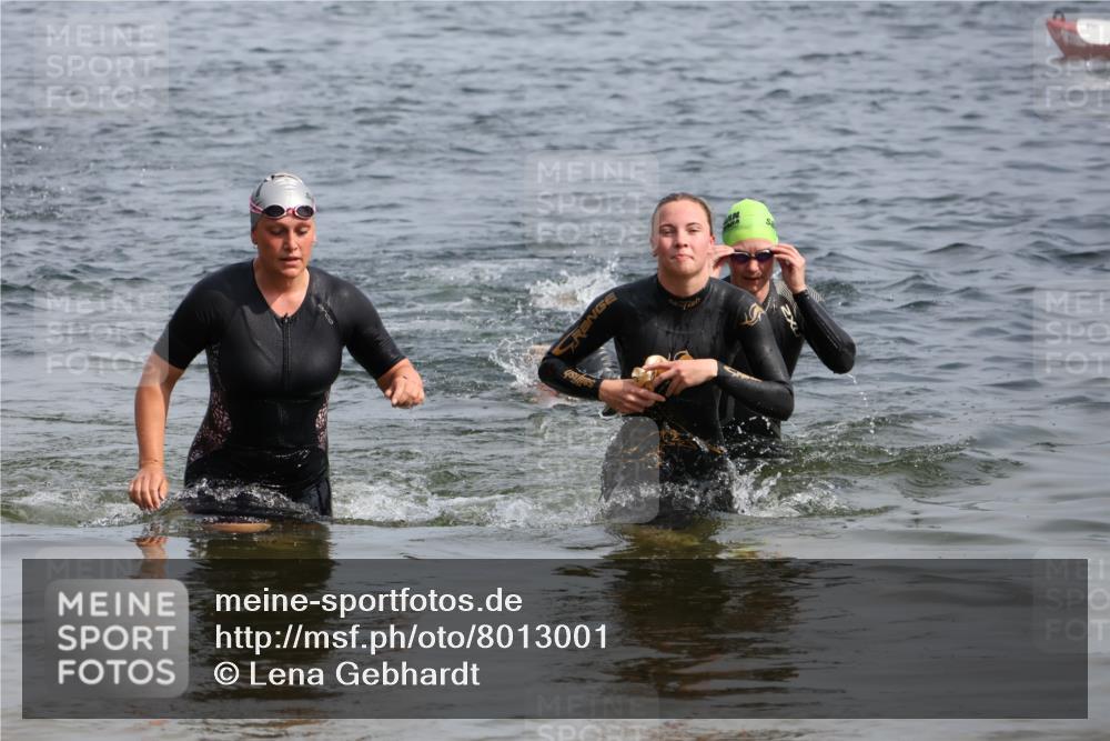 15.06.2025 - 27. Vierlanden-Triathlon Lena Gebhardt http://msf.ph/oto/8013001 15.06.2025 10:13:34 Schwimmen 545, 585, 622, 623 meine-sportfotos.de