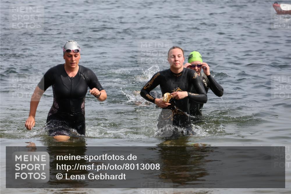 15.06.2025 - 27. Vierlanden-Triathlon Lena Gebhardt http://msf.ph/oto/8013008 15.06.2025 10:13:34 Schwimmen 545, 585, 622, 623 meine-sportfotos.de