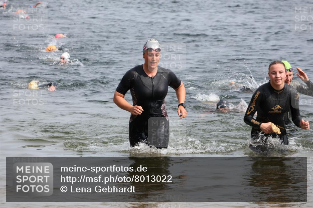 15.06.2025 - 27. Vierlanden-Triathlon Lena Gebhardt http://msf.ph/oto/8013022 15.06.2025 10:13:34 Schwimmen 545, 585, 622, 623 meine-sportfotos.de