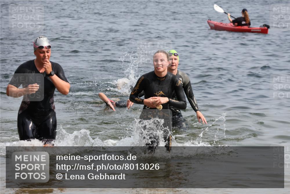 15.06.2025 - 27. Vierlanden-Triathlon Lena Gebhardt http://msf.ph/oto/8013026 15.06.2025 10:13:35 Schwimmen 545, 585, 622, 623 meine-sportfotos.de