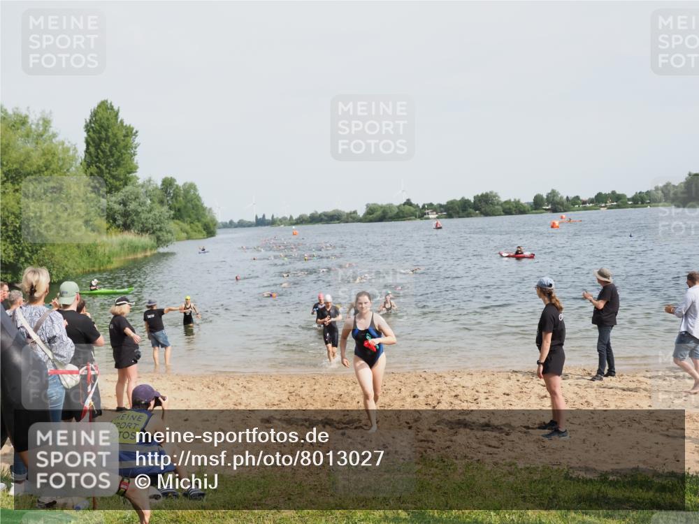 21.06.2025 - 27. Vierlanden-Triathlon MichiJ http://msf.ph/oto/8013027 15.06.2026 10:15:13 Schwimmen 480, 507, 555, 587, 597, 635 meine-sportfotos.de
