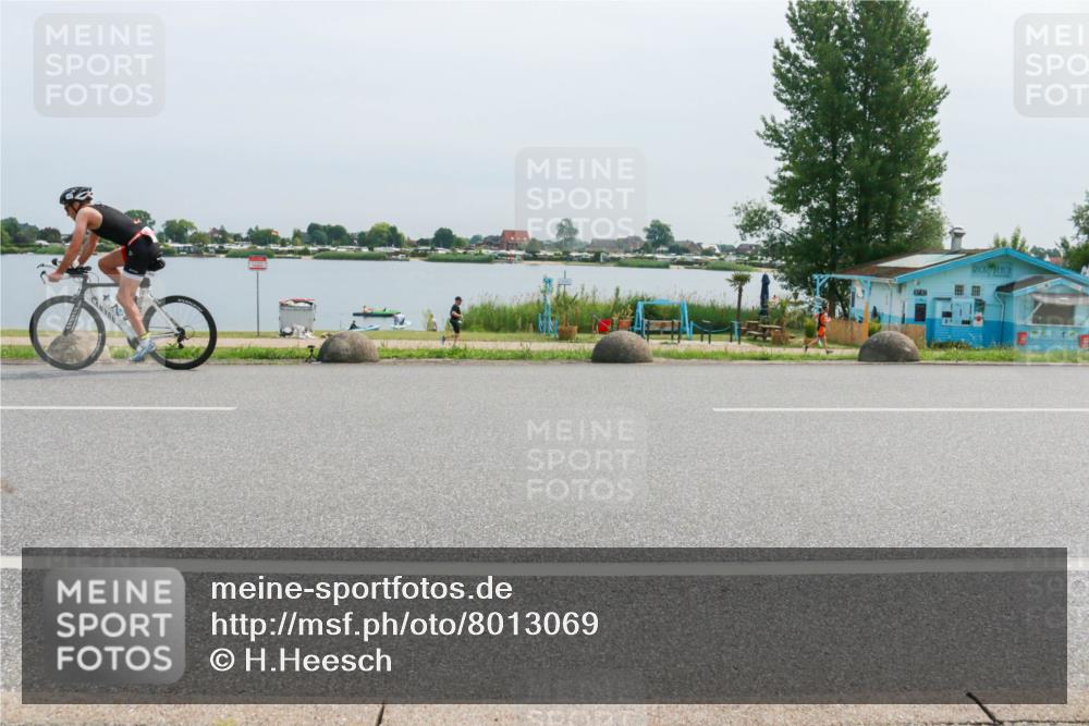 15.06.2025 - 27. Vierlanden-Triathlon H.Heesch http://msf.ph/oto/8013069 15.06.2025 11:08:36 Radfahren 163, 495, 581, 722, 727 meine-sportfotos.de