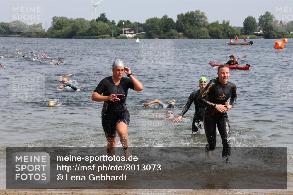 15.06.2025 - 27. Vierlanden-Triathlon Lena Gebhardt http://msf.ph/oto/8013073 15.06.2025 10:13:37 Schwimmen 513, 545, 585, 622, 623 meine-sportfotos.de