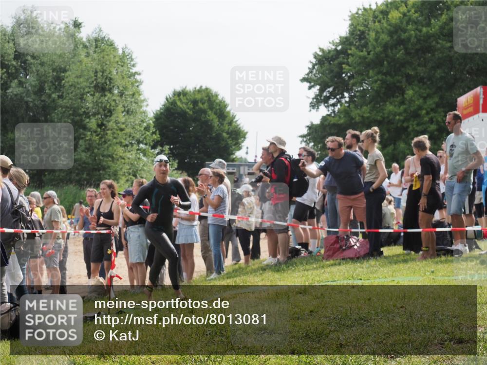 15.06.2025 - 27. Vierlanden-Triathlon KatJ http://msf.ph/oto/8013081 15.06.2025 10:14:42 Schwimmen 546, 559, 609, 615 meine-sportfotos.de