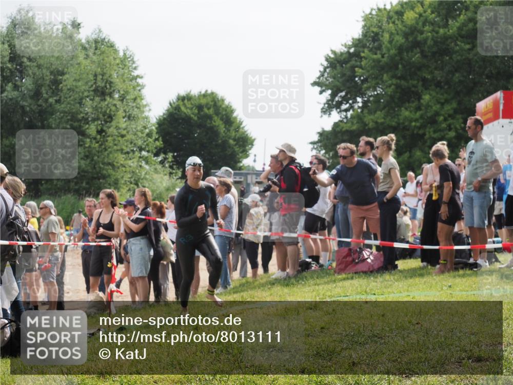 15.06.2025 - 27. Vierlanden-Triathlon KatJ http://msf.ph/oto/8013111 15.06.2025 10:14:42 Schwimmen 546, 559, 609, 615 meine-sportfotos.de