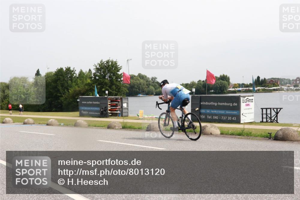 15.06.2025 - 27. Vierlanden-Triathlon H.Heesch http://msf.ph/oto/8013120 15.06.2025 11:08:51 Radfahren  meine-sportfotos.de