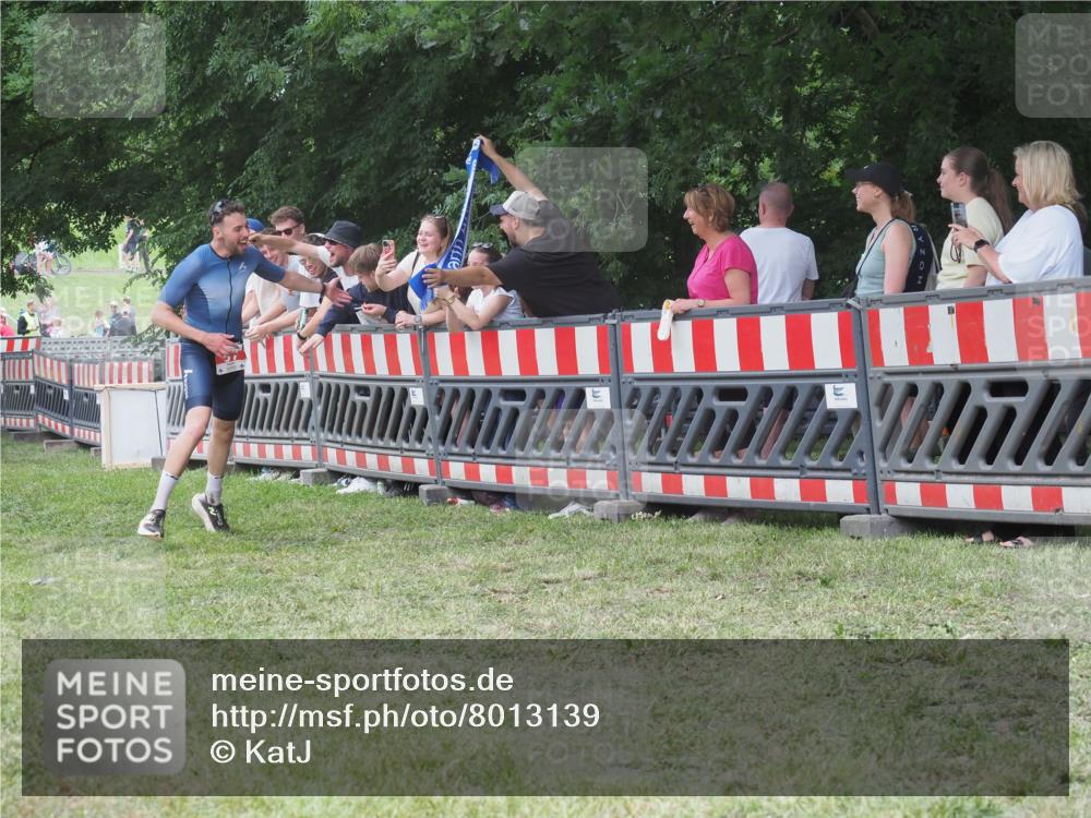 21.06.2025 - 27. Vierlanden-Triathlon KatJ http://msf.ph/oto/8013139 15.06.2025 13:09:57 Ziel 61, 159, 165, 705 meine-sportfotos.de