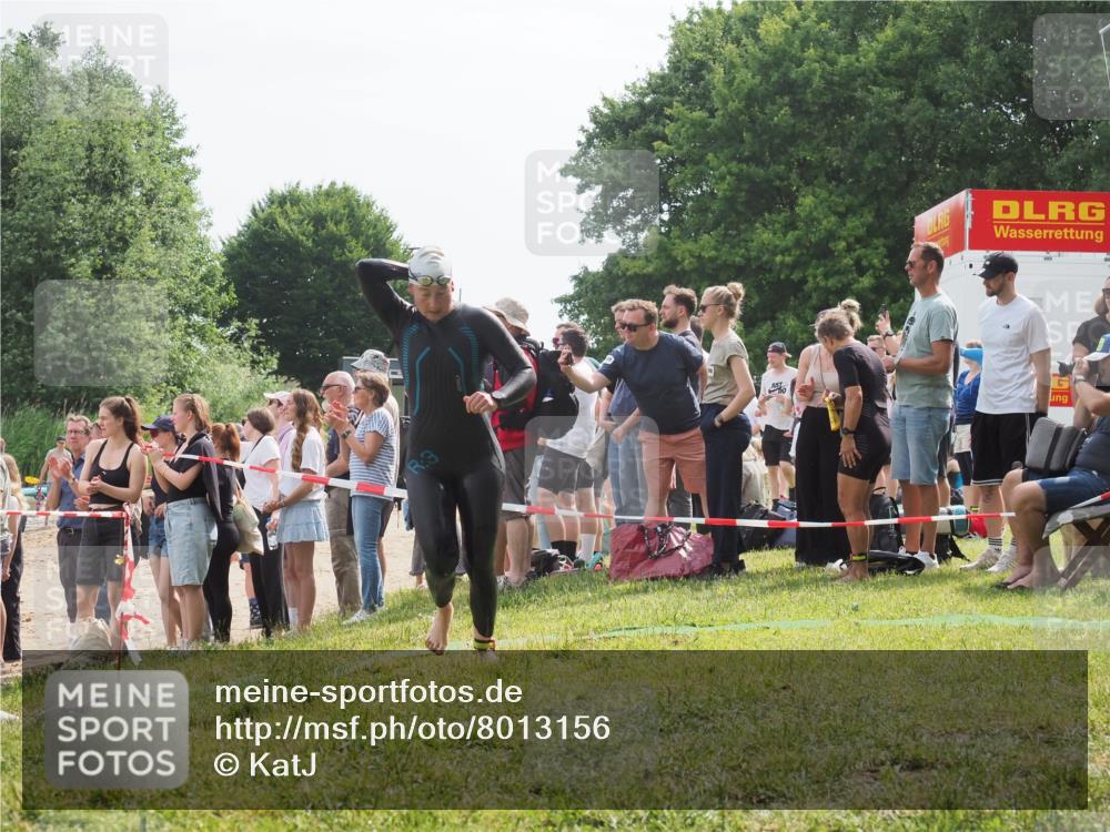 15.06.2025 - 27. Vierlanden-Triathlon KatJ http://msf.ph/oto/8013156 15.06.2025 10:14:43 Schwimmen 546, 559, 609, 615 meine-sportfotos.de