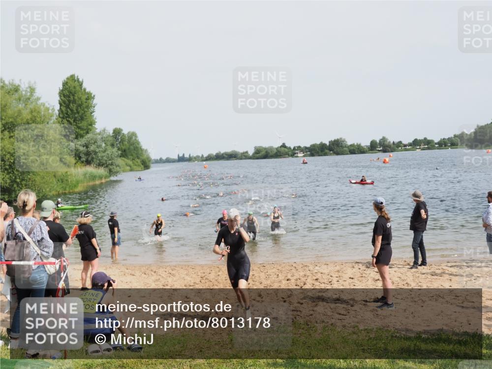 21.06.2025 - 27. Vierlanden-Triathlon MichiJ http://msf.ph/oto/8013178 15.06.2026 10:15:17 Schwimmen 480, 507, 542, 555, 579, 587, 613, 631, 635 meine-sportfotos.de