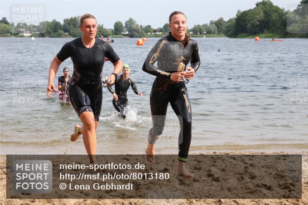 15.06.2025 - 27. Vierlanden-Triathlon Lena Gebhardt http://msf.ph/oto/8013180 15.06.2025 10:13:39 Schwimmen 513, 545, 585, 622, 623 meine-sportfotos.de
