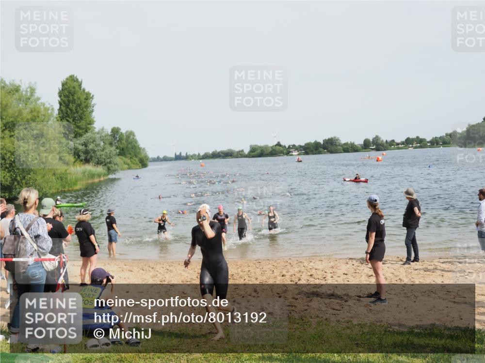21.06.2025 - 27. Vierlanden-Triathlon MichiJ http://msf.ph/oto/8013192 15.06.2026 10:15:17 Schwimmen 480, 507, 542, 555, 579, 587, 613, 631, 635 meine-sportfotos.de