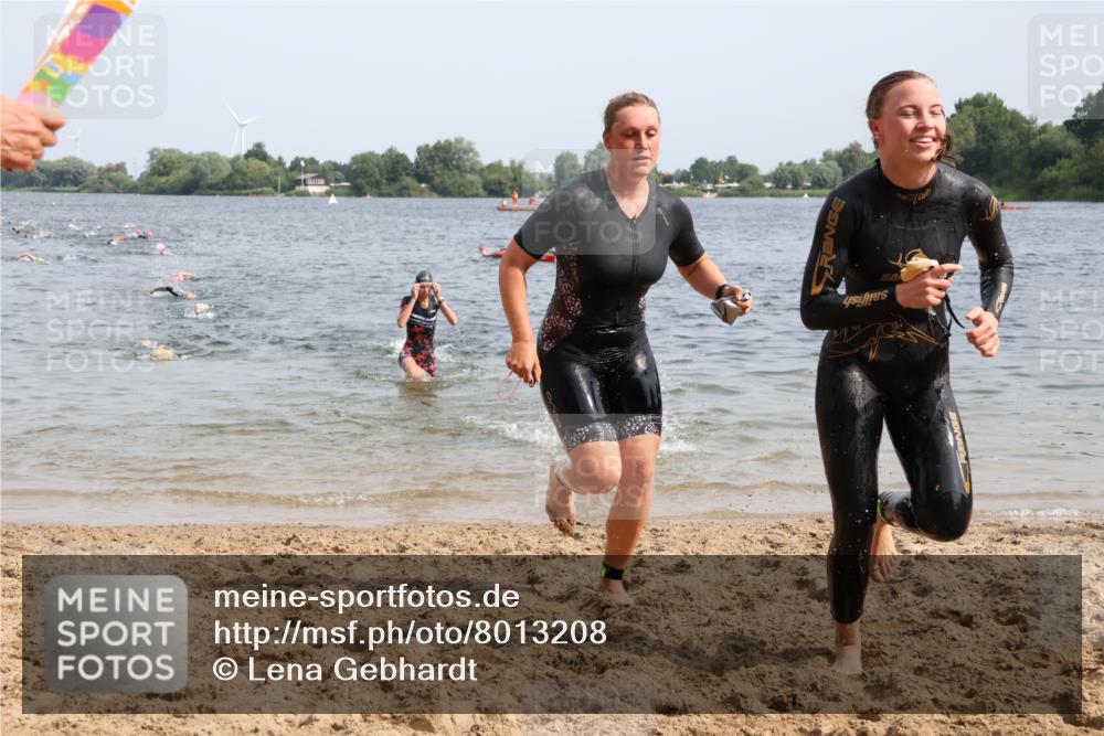 15.06.2025 - 27. Vierlanden-Triathlon Lena Gebhardt http://msf.ph/oto/8013208 15.06.2025 10:13:39 Schwimmen 513, 545, 585, 622, 623 meine-sportfotos.de