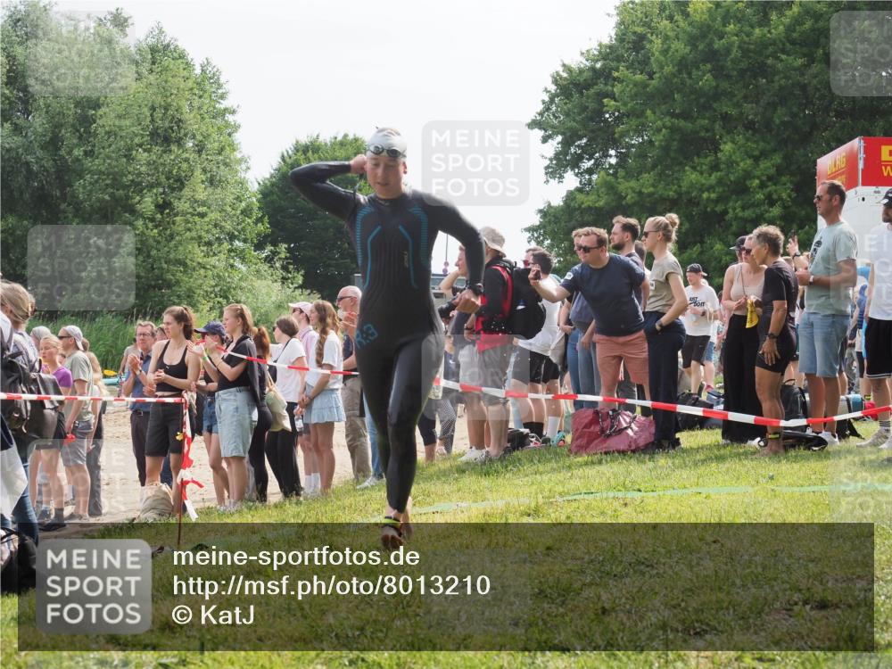 15.06.2025 - 27. Vierlanden-Triathlon KatJ http://msf.ph/oto/8013210 15.06.2025 10:14:43 Schwimmen 546, 559, 609, 615 meine-sportfotos.de