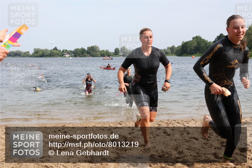 15.06.2025 - 27. Vierlanden-Triathlon Lena Gebhardt http://msf.ph/oto/8013219 15.06.2025 10:13:39 Schwimmen 513, 545, 585, 622, 623 meine-sportfotos.de