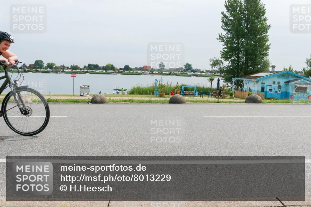 15.06.2025 - 27. Vierlanden-Triathlon H.Heesch http://msf.ph/oto/8013229 15.06.2025 11:08:39 Radfahren 163, 495, 581, 619 meine-sportfotos.de