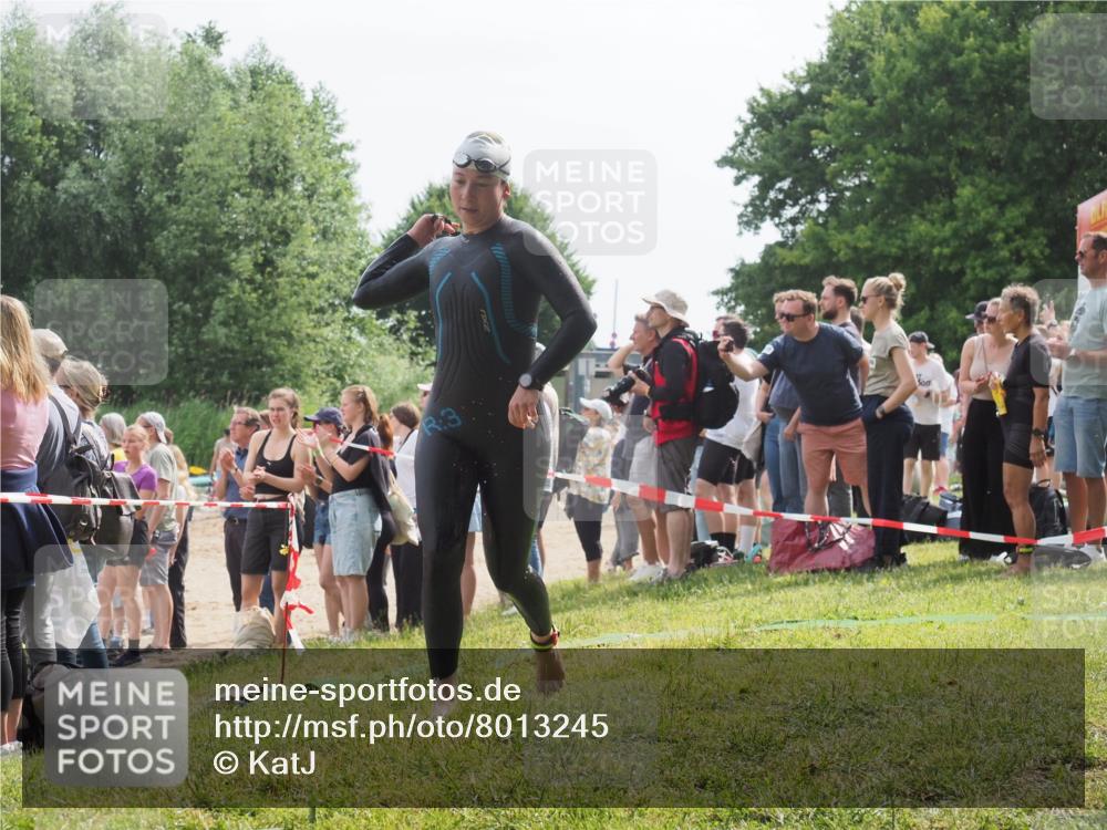 15.06.2025 - 27. Vierlanden-Triathlon KatJ http://msf.ph/oto/8013245 15.06.2025 10:14:44 Schwimmen 546, 559, 609, 615 meine-sportfotos.de