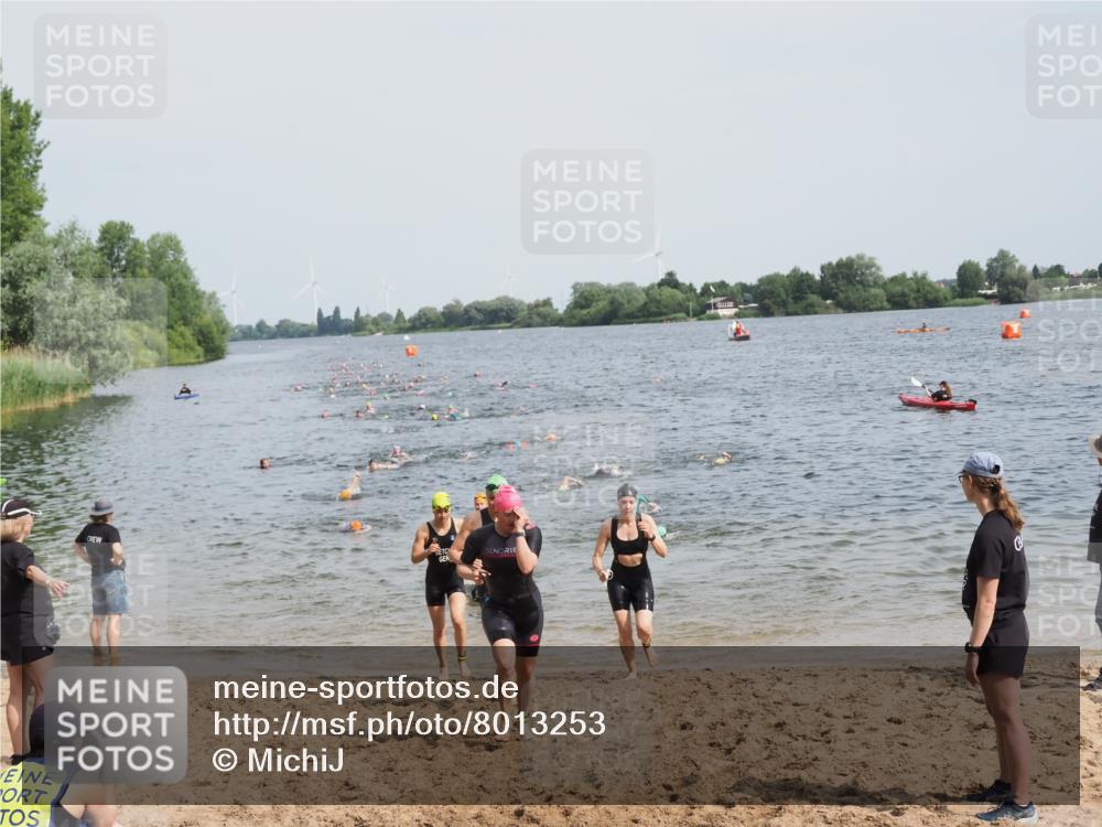 21.06.2025 - 27. Vierlanden-Triathlon MichiJ http://msf.ph/oto/8013253 15.06.2026 10:15:20 Schwimmen 507, 542, 554, 555, 579, 613, 631 meine-sportfotos.de